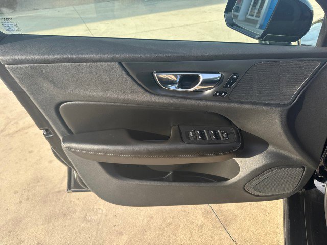 Used 2020 Volvo S60 T5 Momentum image 4
