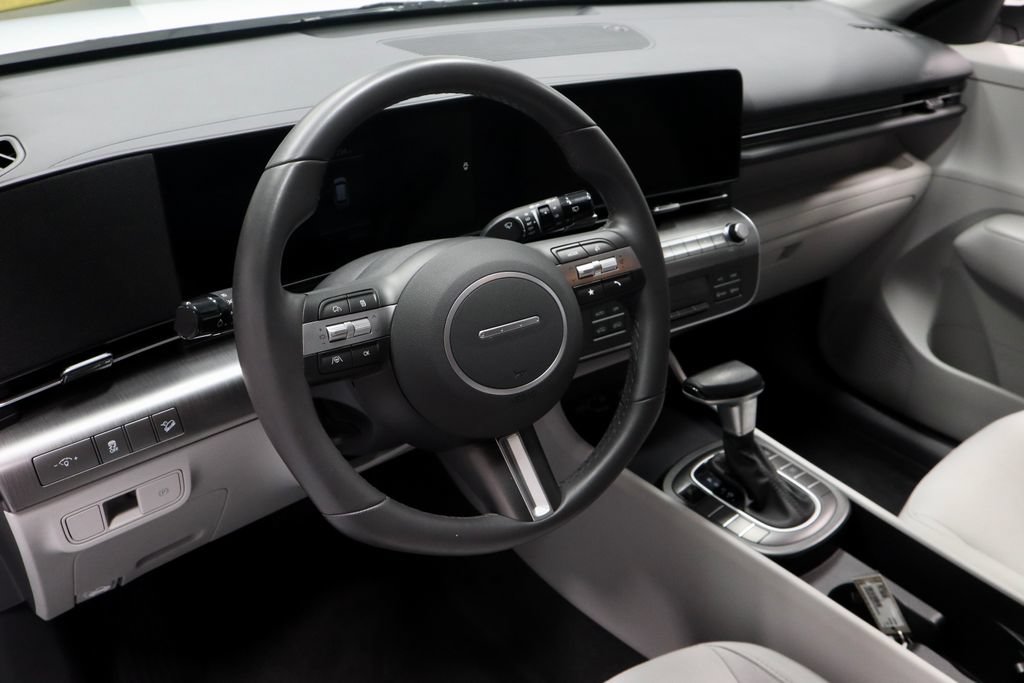Used 2025 Hyundai Kona SEL FWD image 24