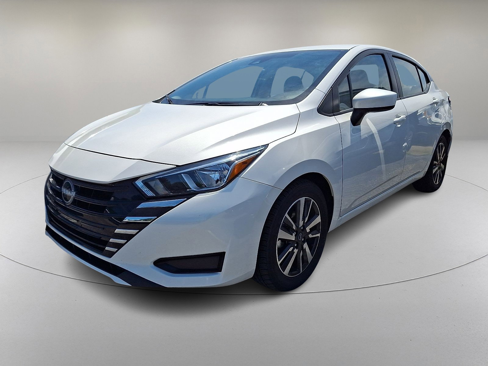 Used 2024 Nissan Versa SV FWD image 5