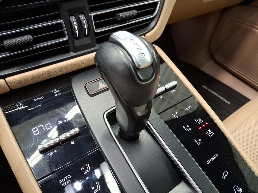 Used 2023 Porsche Macan AWD/4WD image 14