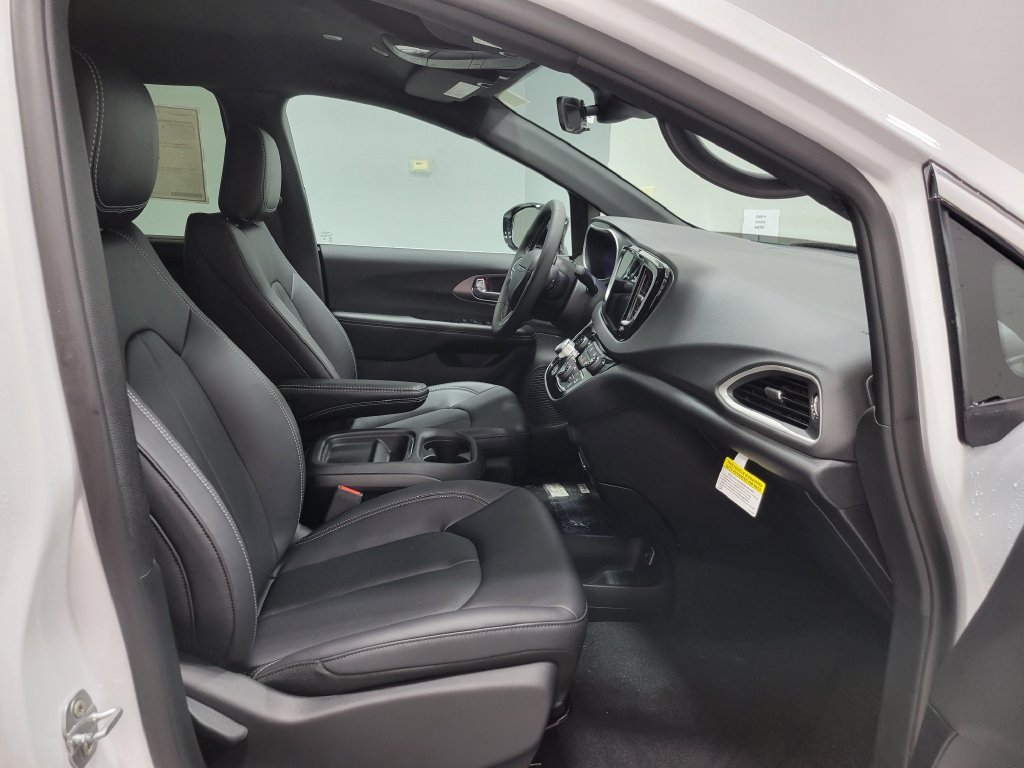 New 2027 Chrysler Pacifica LX FWD image 12