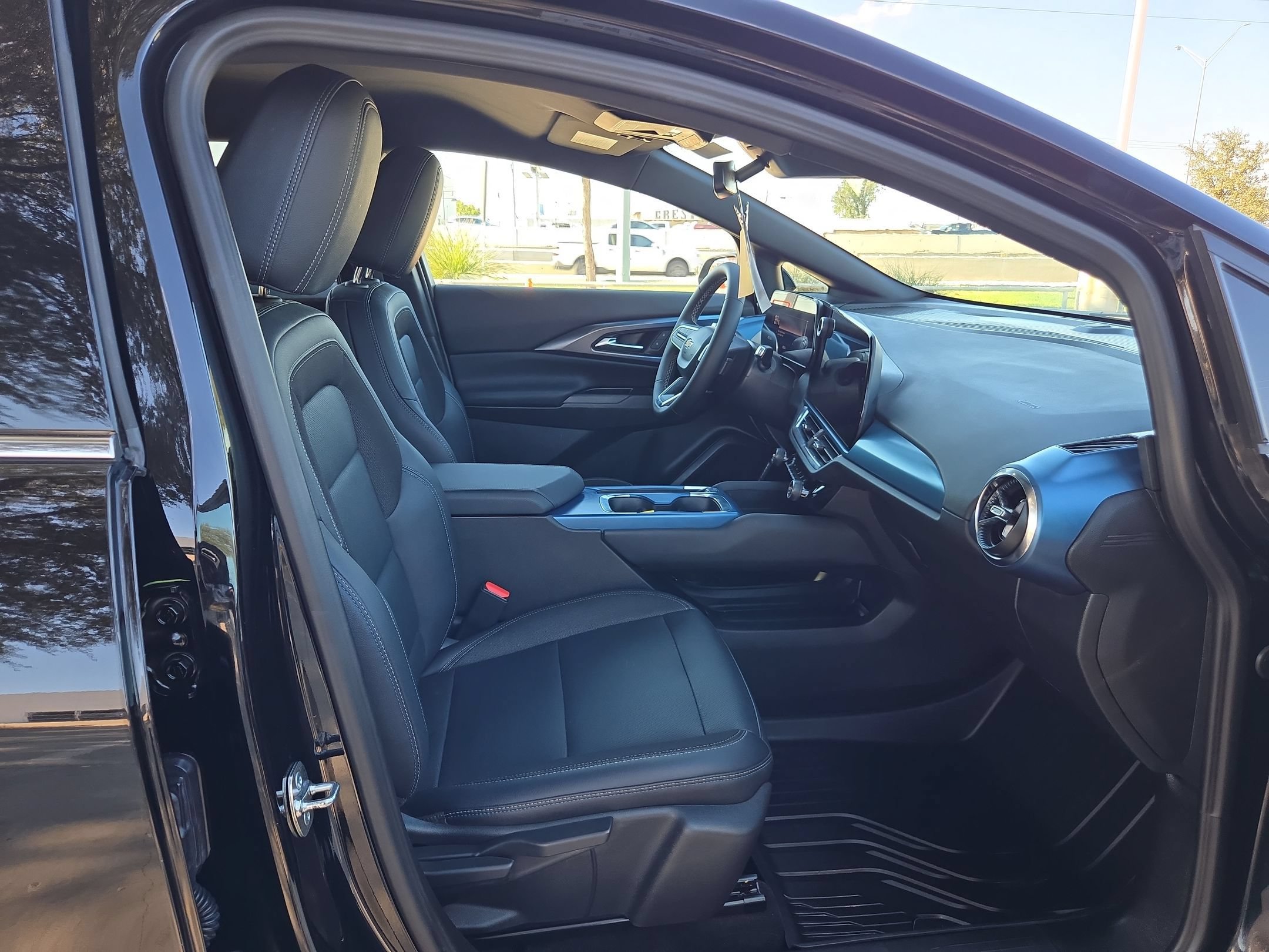Certified 2024 Chevrolet Equinox EV LT FWD image 24