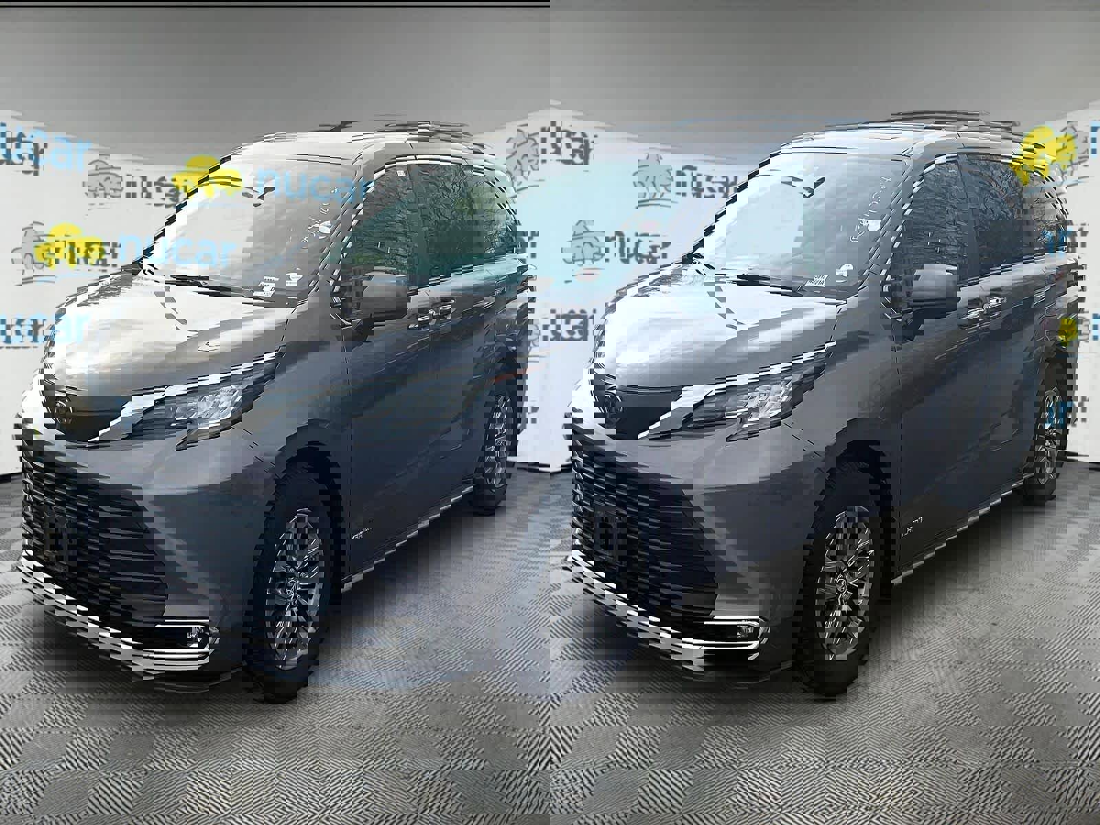 Used 2021 Toyota Sienna XLE w/ XLE Plus Package image 2