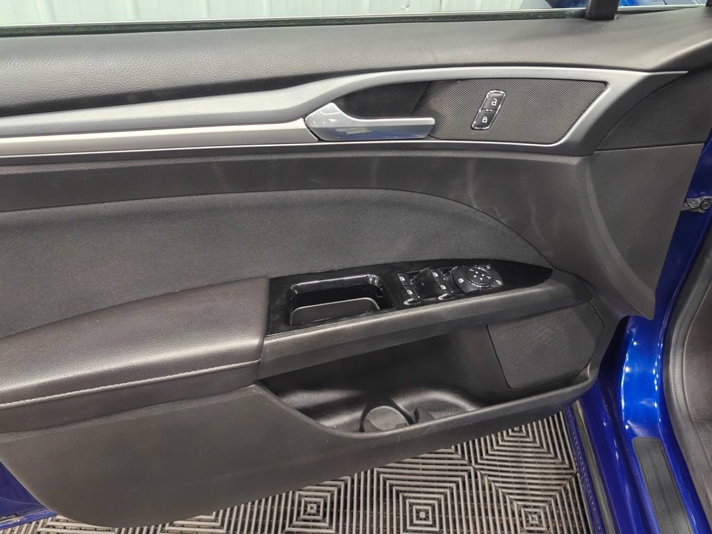 Used 2014 Ford Fusion SE FWD image 31
