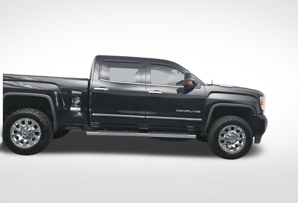 Used 2019 GMC Sierra 2500 Denali w/ Duramax Plus Package AWD/4WD image 4
