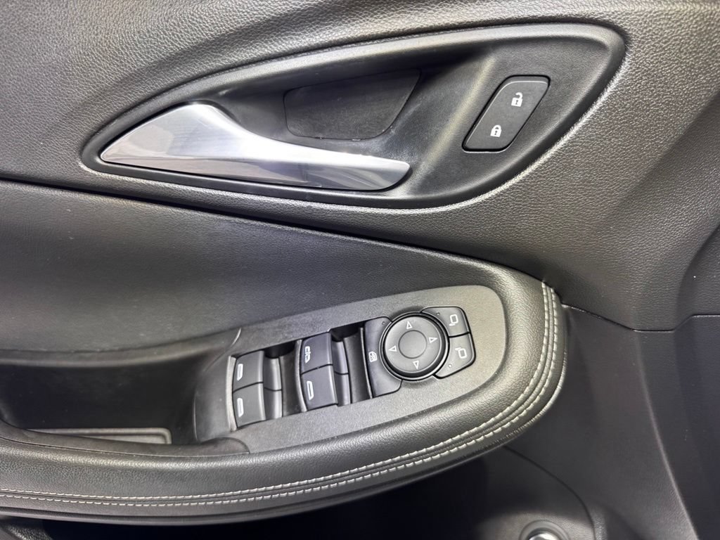 Used 2021 Buick Encore GX Select w/ Advanced Technology Package FWD image 22