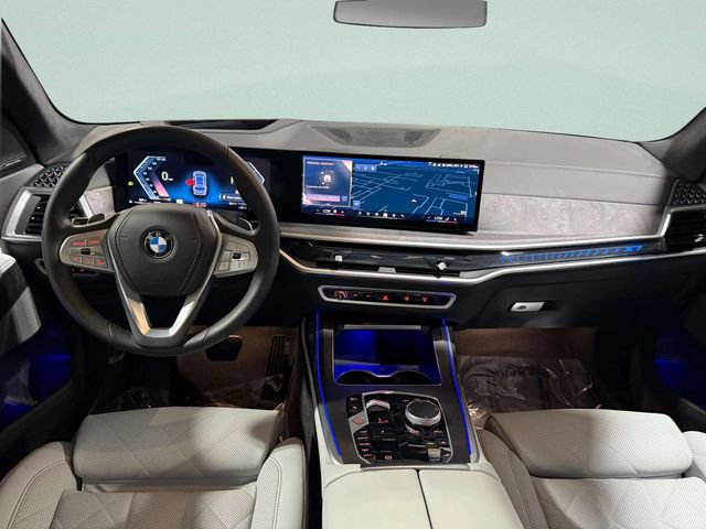 Used 2024 BMW X7 xDrive40i w/ Premium Package AWD/4WD image 10