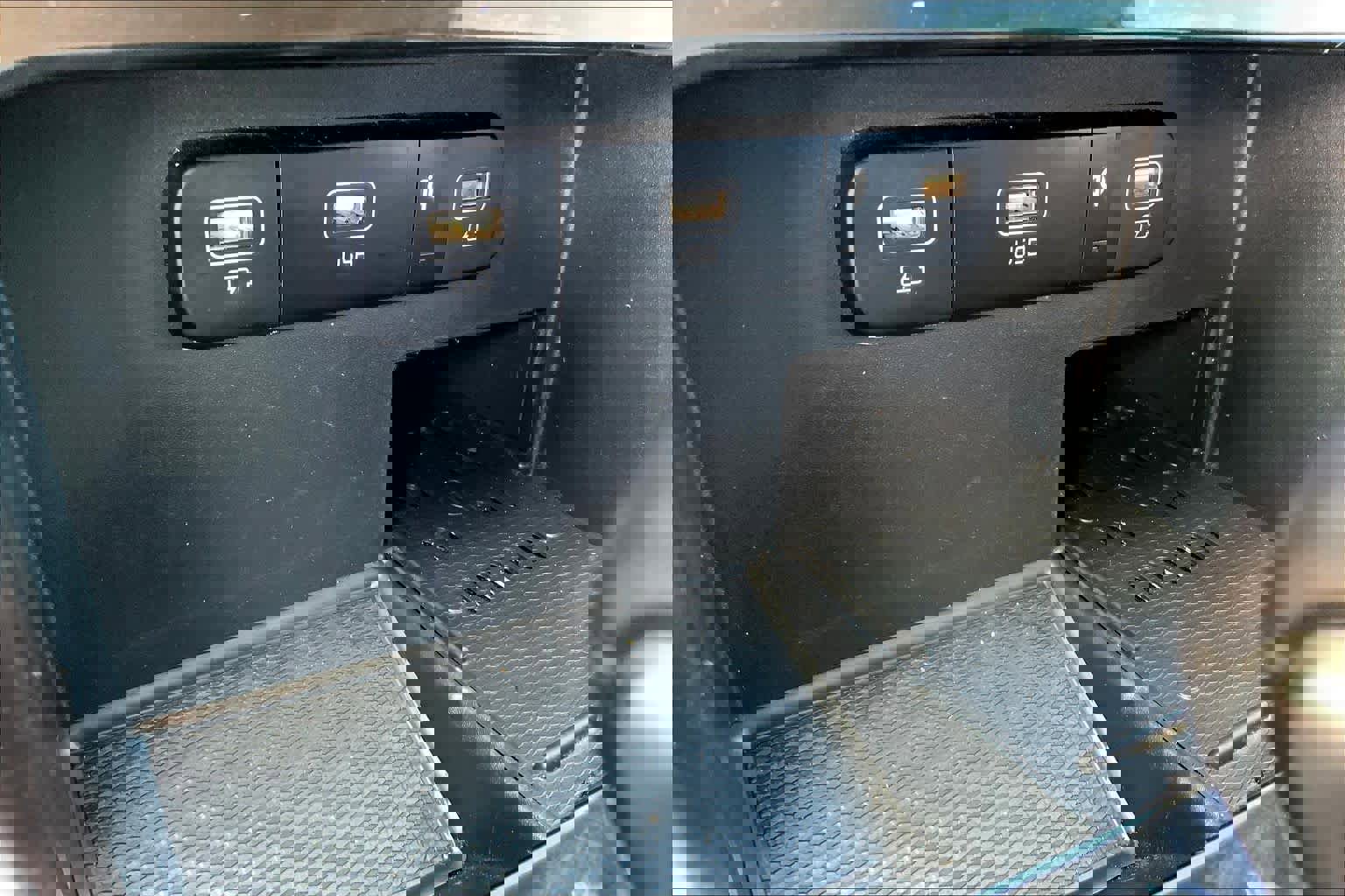 Used 2022 Kia Carnival EX image 30