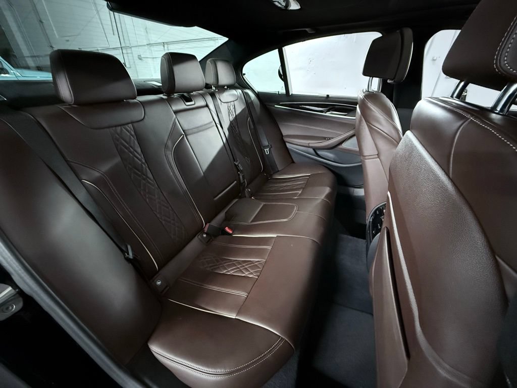 Used 2022 BMW M550i xDrive w/ Dynamic Handling Package AWD/4WD image 24