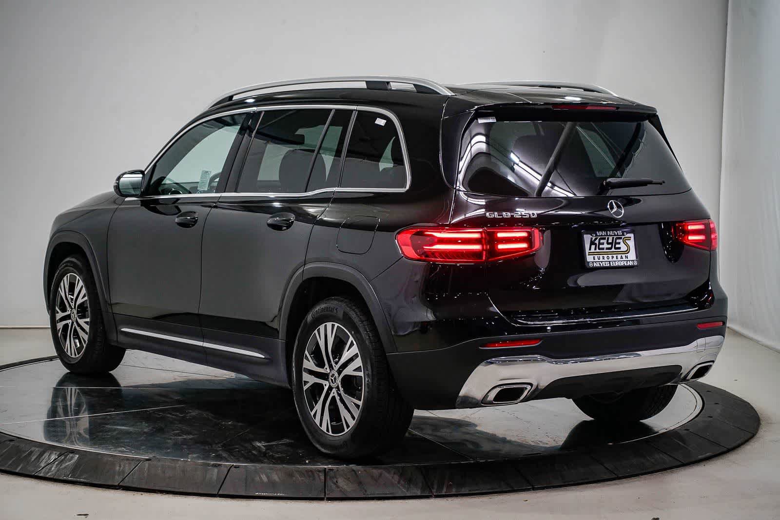 Used 2026 Mercedes-Benz GLB 250 image 2