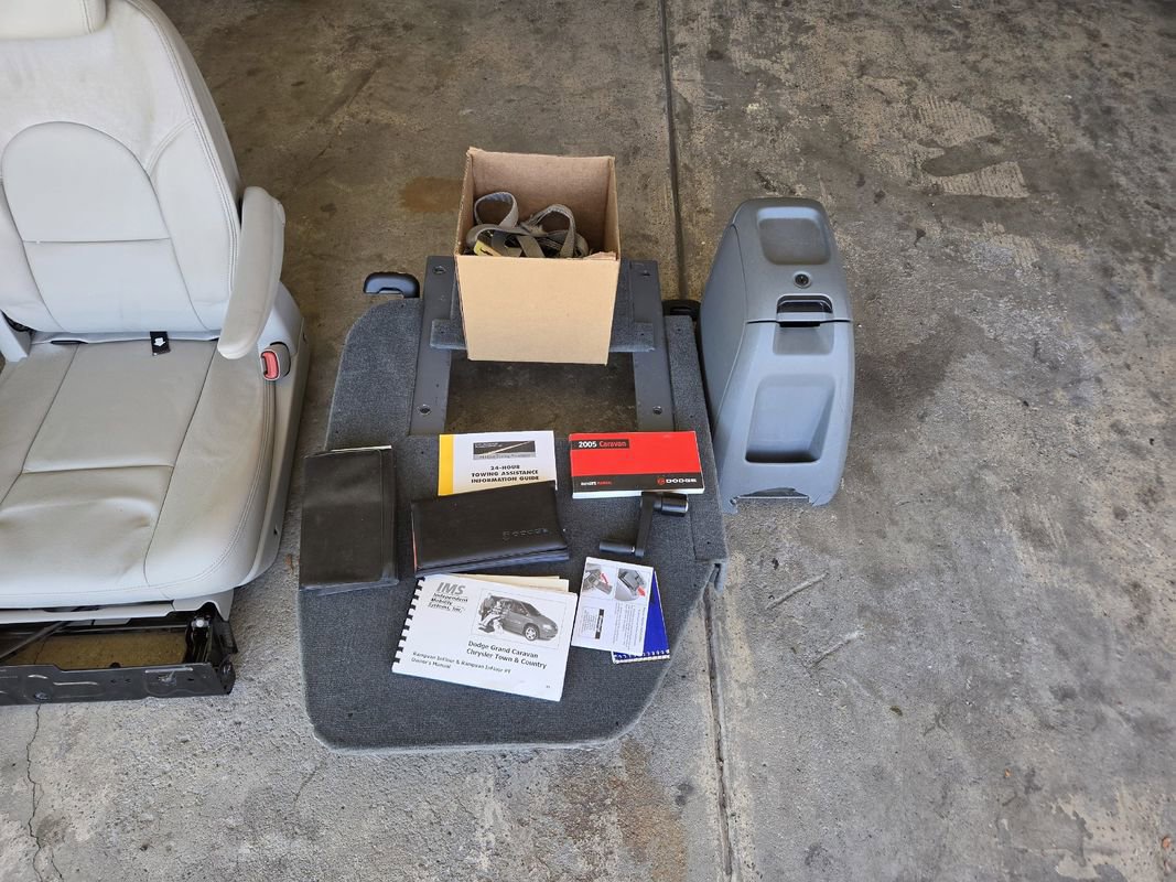 Used 2005 Dodge Grand Caravan SXT w/ Leather Interior Group FWD image 56