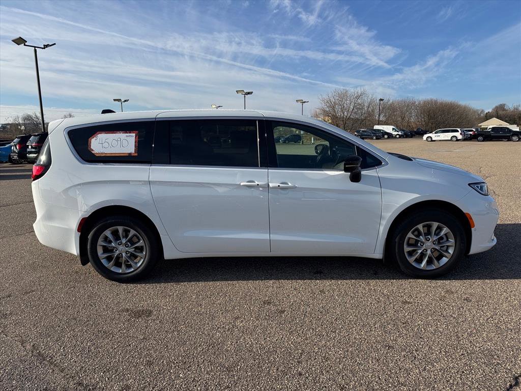 New 2026 Chrysler Pacifica Select AWD/4WD video 2
