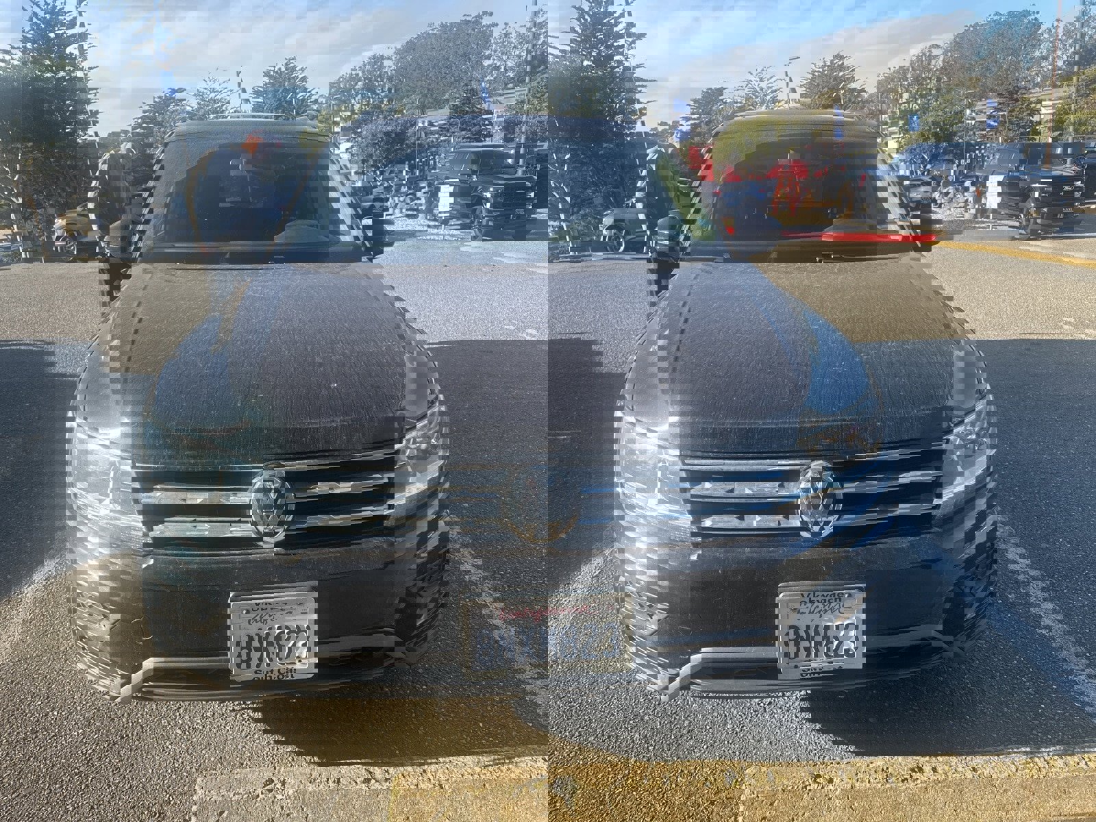 Used 2020 Volkswagen Tiguan SE w/ Panoramic Sunroof Package image 2