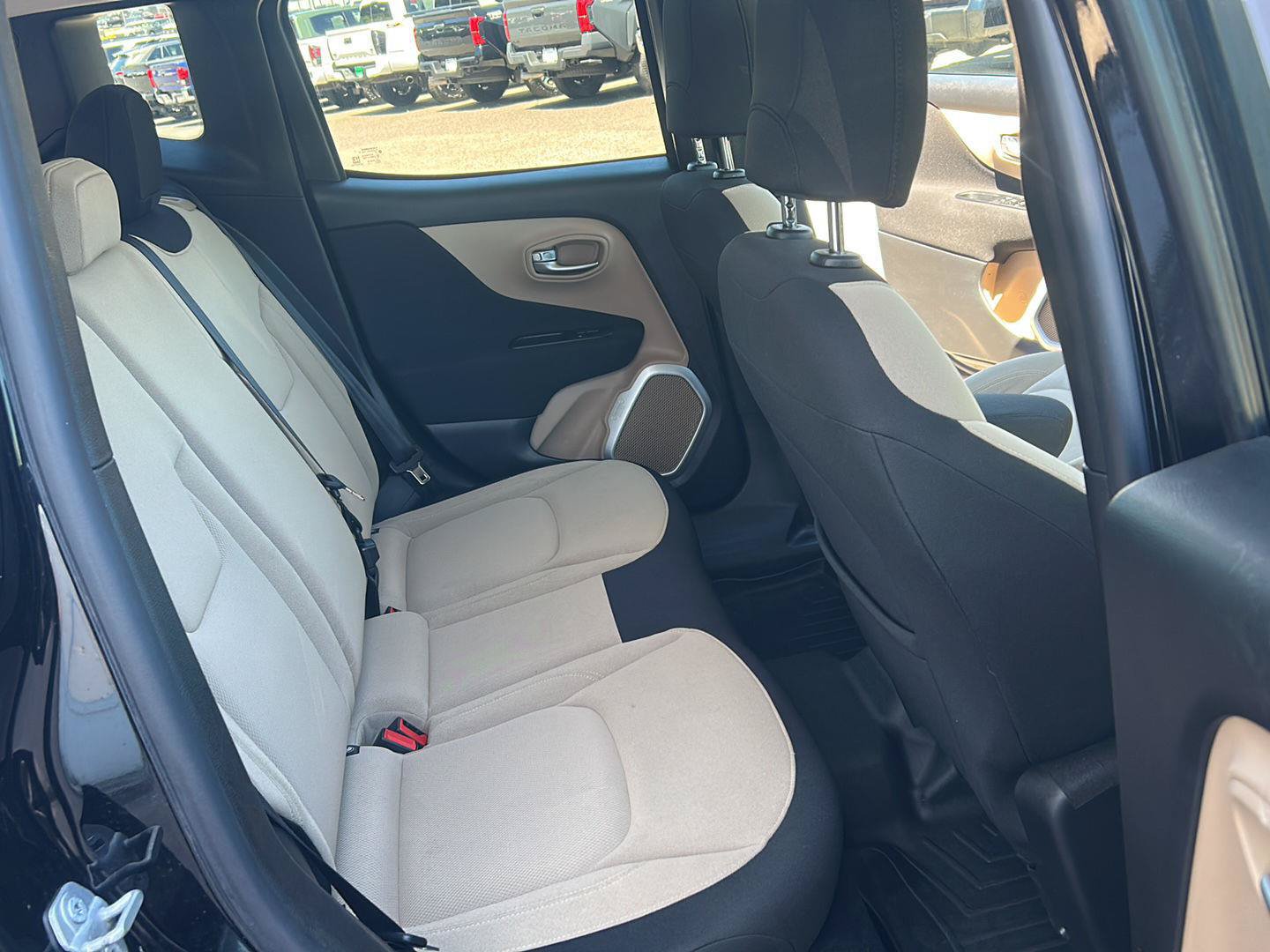 Used 2015 Jeep Renegade Latitude AWD/4WD image 11