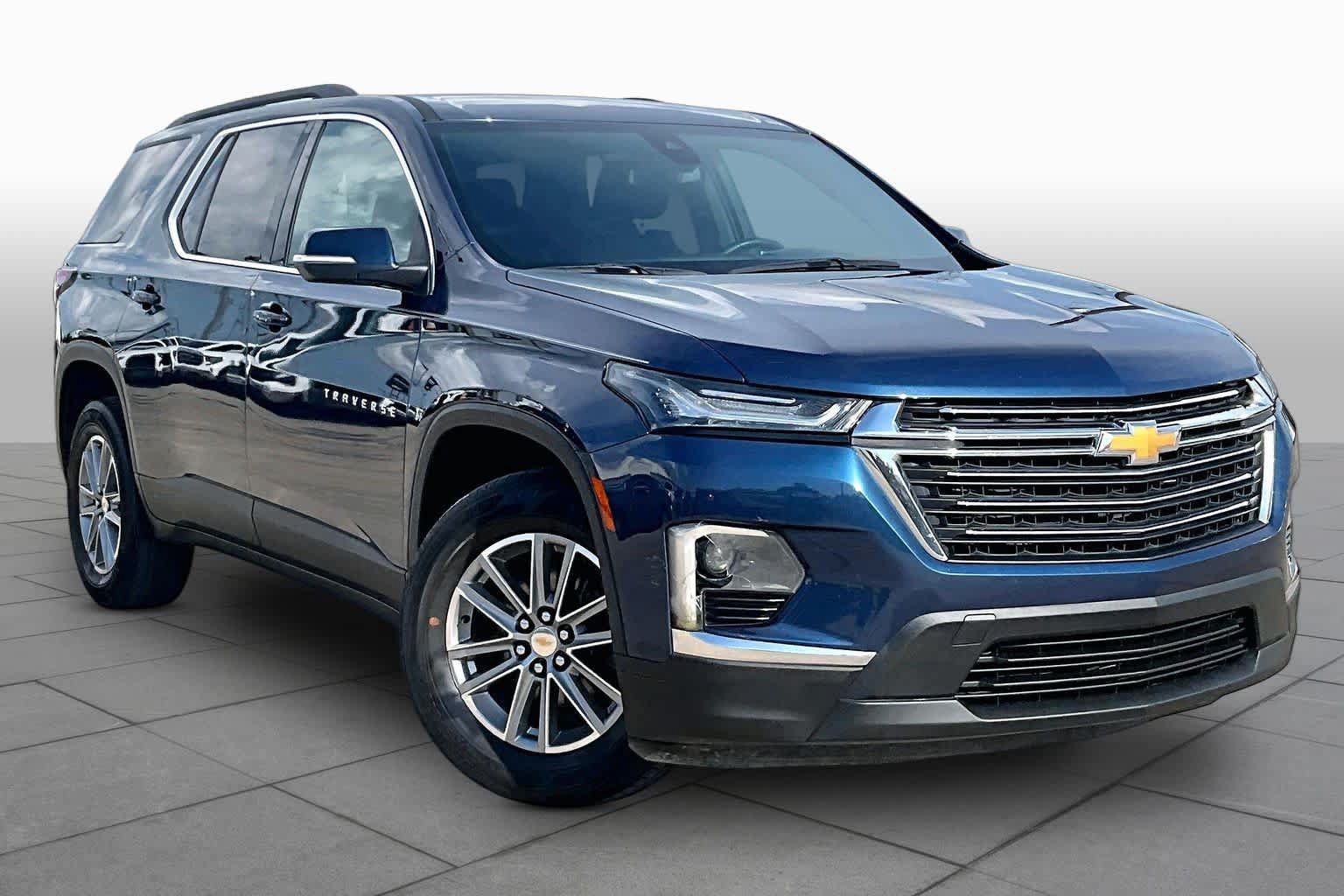 Used 2023 Chevrolet Traverse LT FWD image 3