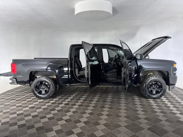 Used 2018 Chevrolet Silverado 1500 LTZ Z71 w/ Midnight Edition AWD/4WD image 16