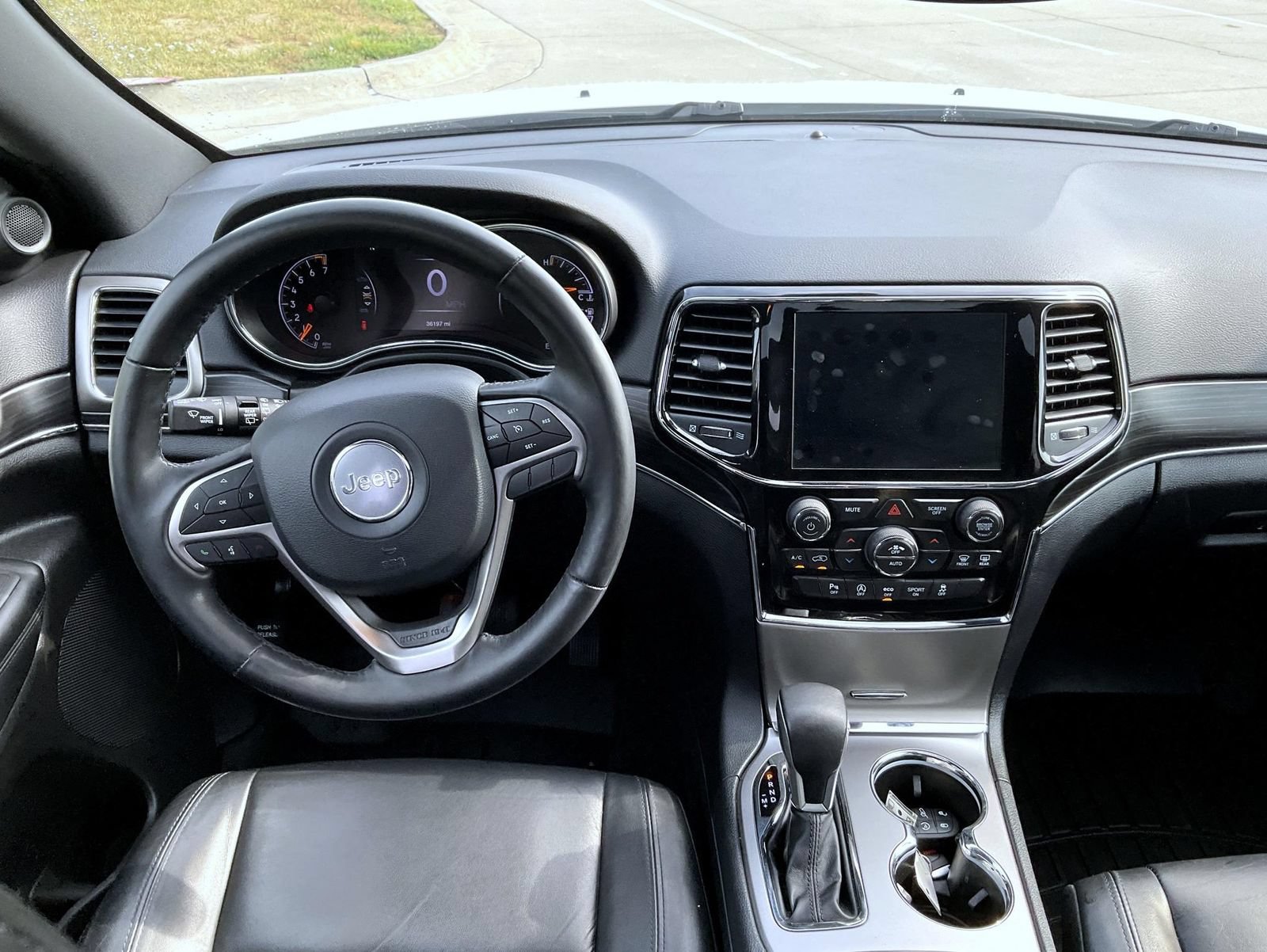 Used 2020 Jeep Grand Cherokee Limited AWD/4WD image 13