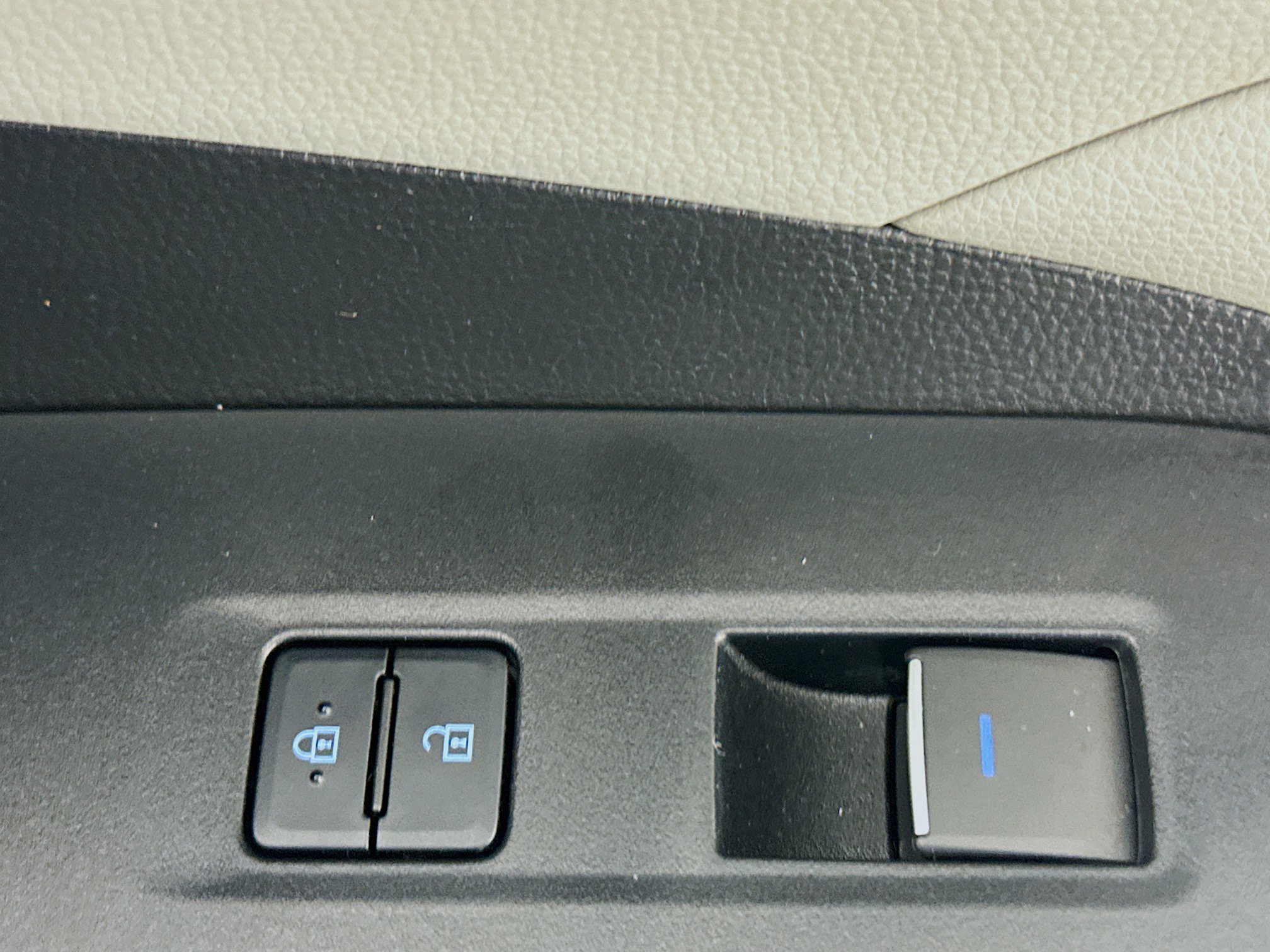 Used 2022 Toyota RAV4 XLE image 29