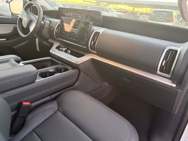 New 2025 Ford Expedition Active image 12