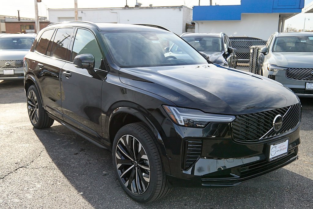 New 2026 Volvo XC90 B6 Ultra w/ Protection Package image 4