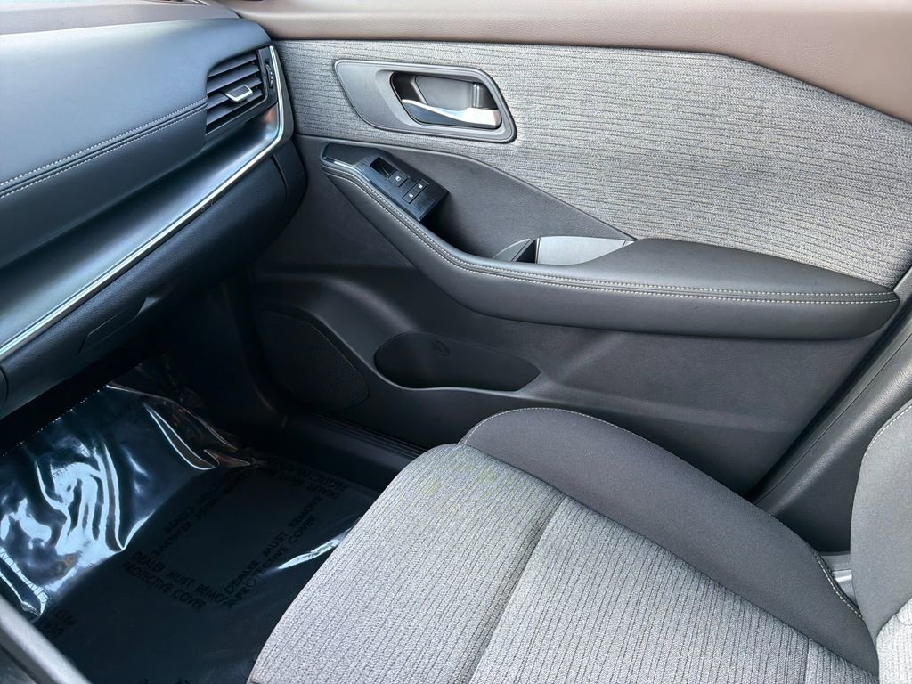 Certified 2023 Nissan Rogue SV FWD image 30
