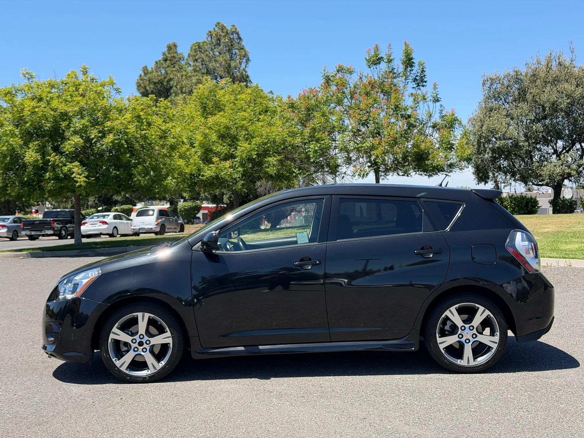 Used 2009 Pontiac Vibe GT FWD image 2