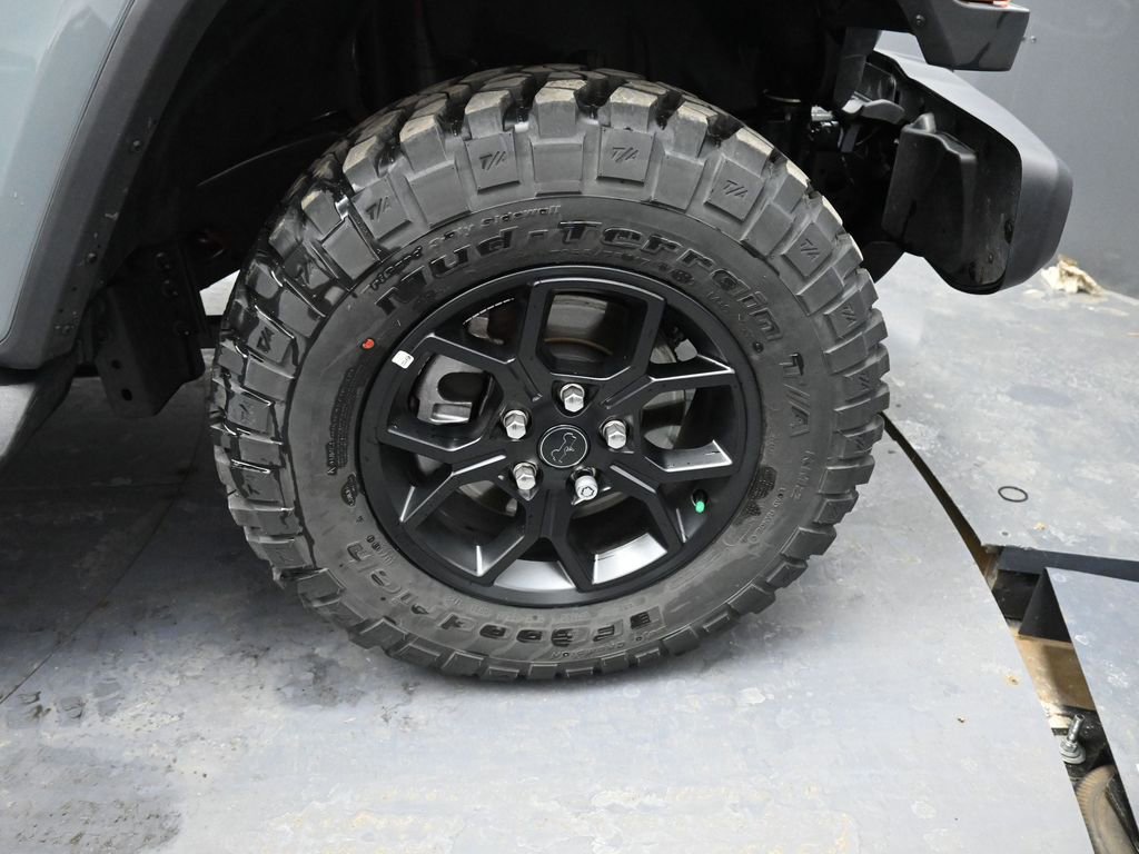 Used 2025 Jeep Gladiator High Tide image 18