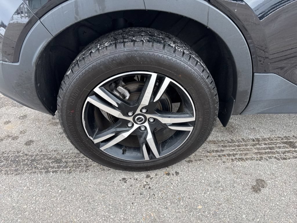 Used 2024 Volvo XC40 B5 Core AWD/4WD image 13