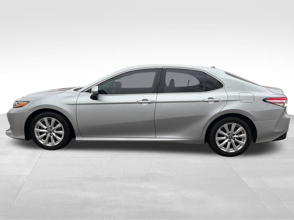 Used 2019 Toyota Camry LE FWD image 2