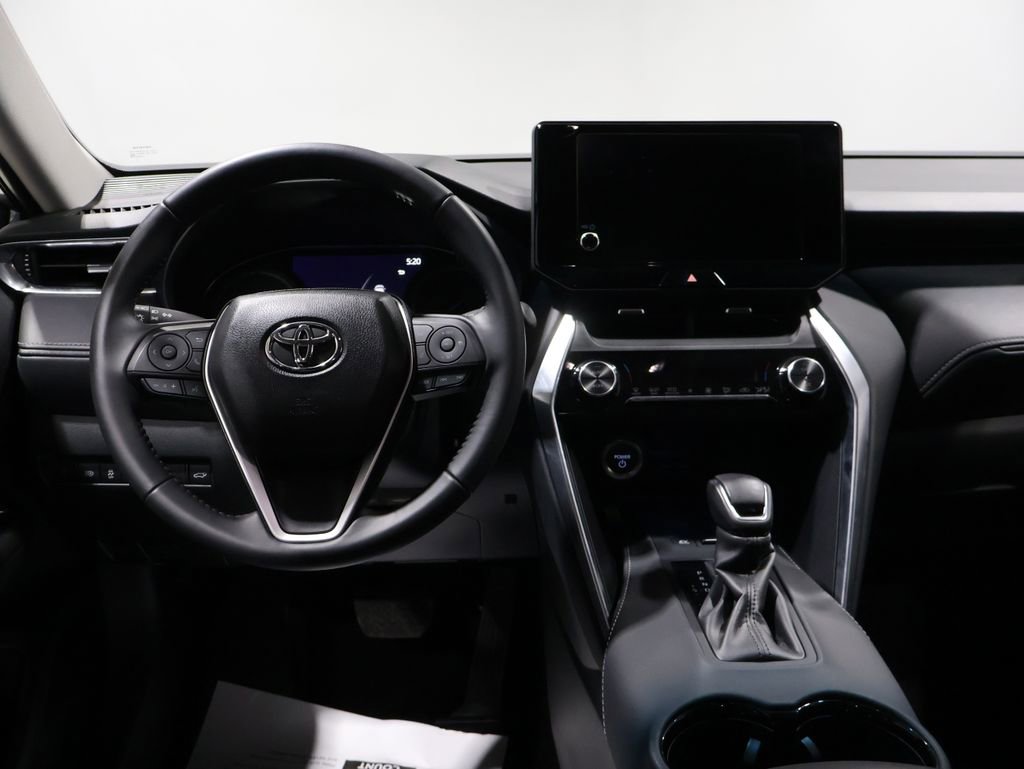 Used 2024 Toyota Venza LE image 16
