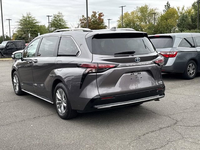 Used 2021 Toyota Sienna Limited AWD/4WD image 3