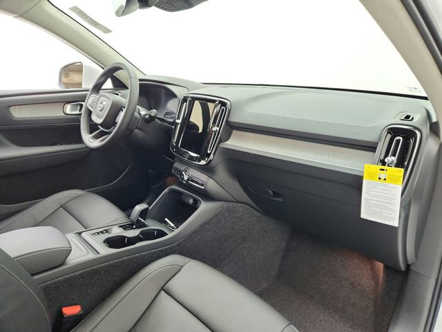 New 2025 Volvo XC40 B5 Core w/ Protection Package Premier image 21