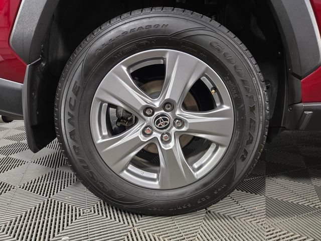 Used 2022 Toyota RAV4 XLE AWD/4WD image 12