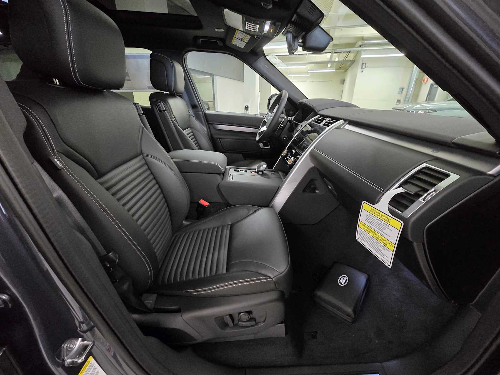 New 2026 Land Rover Discovery Limited Edition AWD/4WD image 11