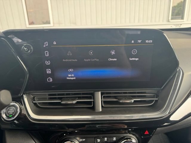 Used 2025 Chevrolet Trax RS w/ Sunroof Package FWD image 8