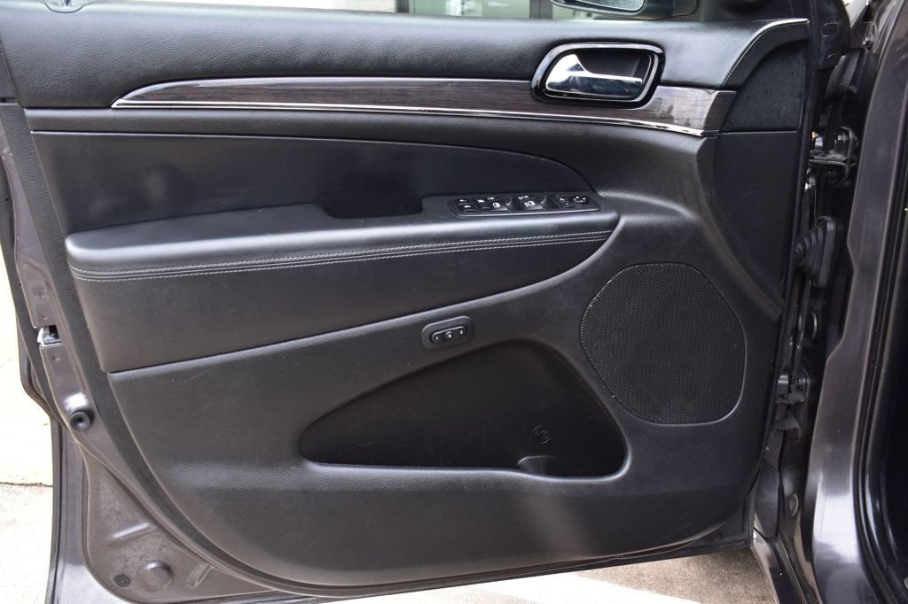 Used 2020 Jeep Grand Cherokee Overland RWD image 40