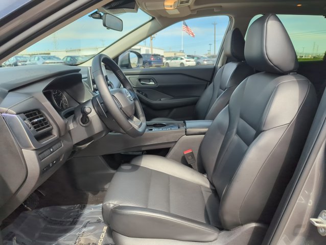 Used 2025 Nissan Rogue SV w/ SV Premium Package image 16