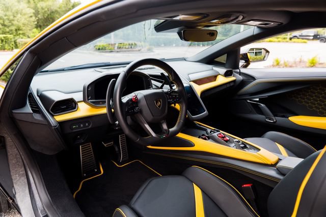 Used 2025 Lamborghini Revuelto AWD/4WD image 30