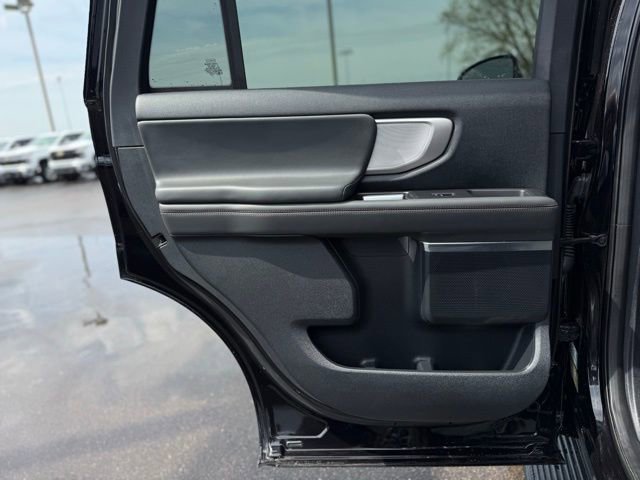 Used 2025 Ford Expedition Active AWD/4WD image 13