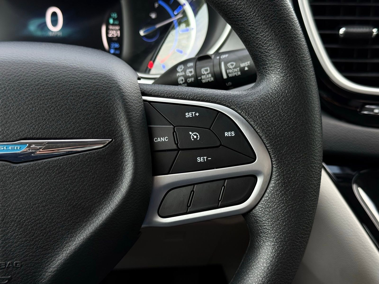 Used 2018 Chrysler Pacifica Touring Plus image 32