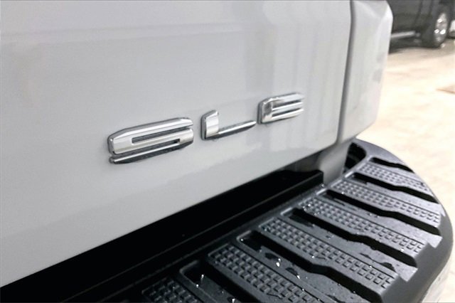 New 2026 GMC Sierra 1500 SLE image 6