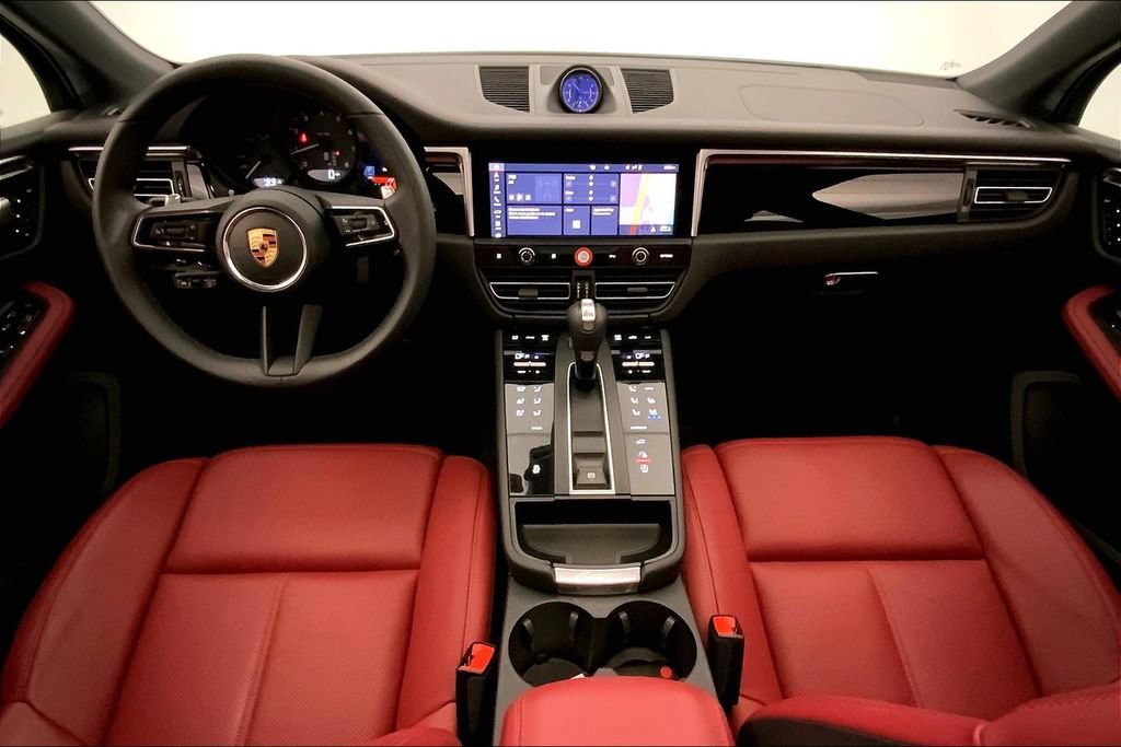 Used 2023 Porsche Macan AWD/4WD image 16