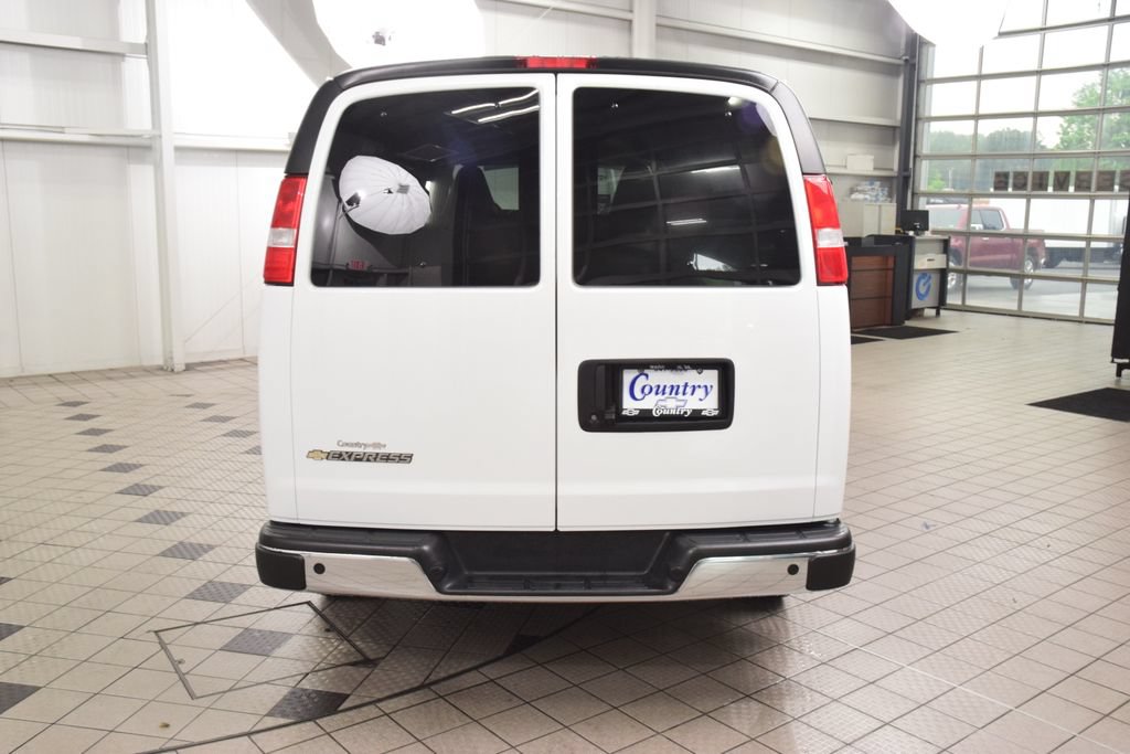 Used 2024 Chevrolet Express 3500 LT w/ LT Preferred Equipment Group RWD image 4