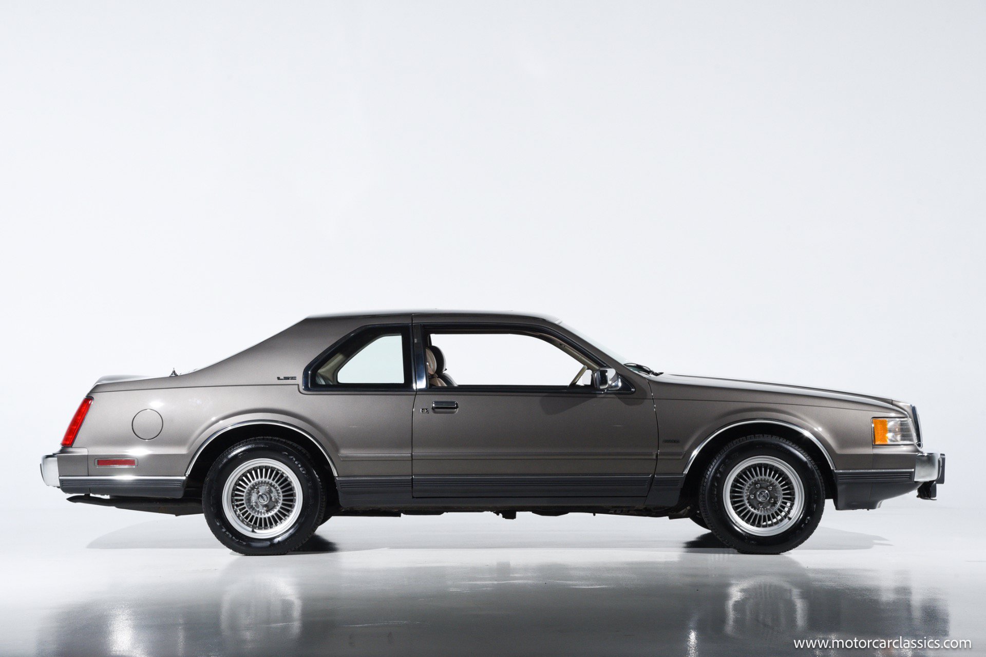 Used 1988 Lincoln Mark VII LSC RWD image 8