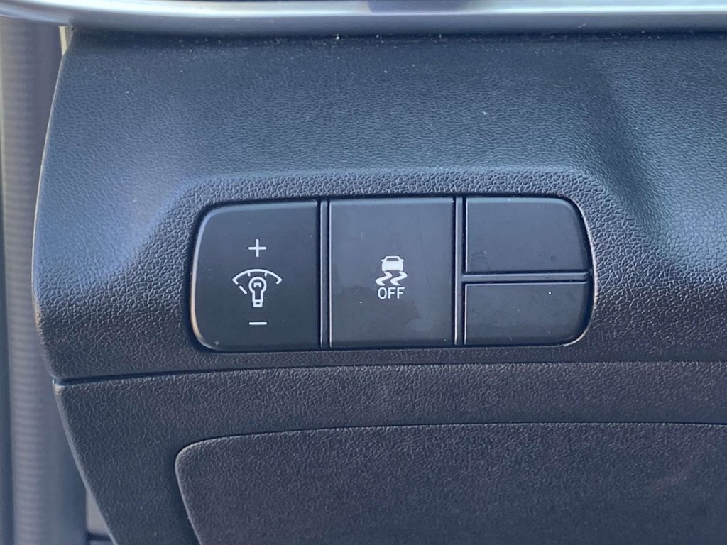 Used 2025 Hyundai Elantra Limited FWD image 21