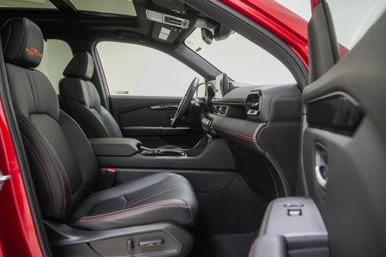 Certified 2025 Honda Pilot TrailSport image 39