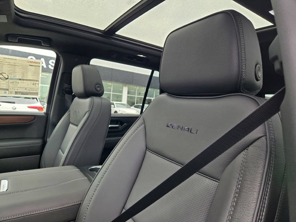 New 2026 GMC Yukon Denali w/ Sun & Power Step Package AWD/4WD image 5