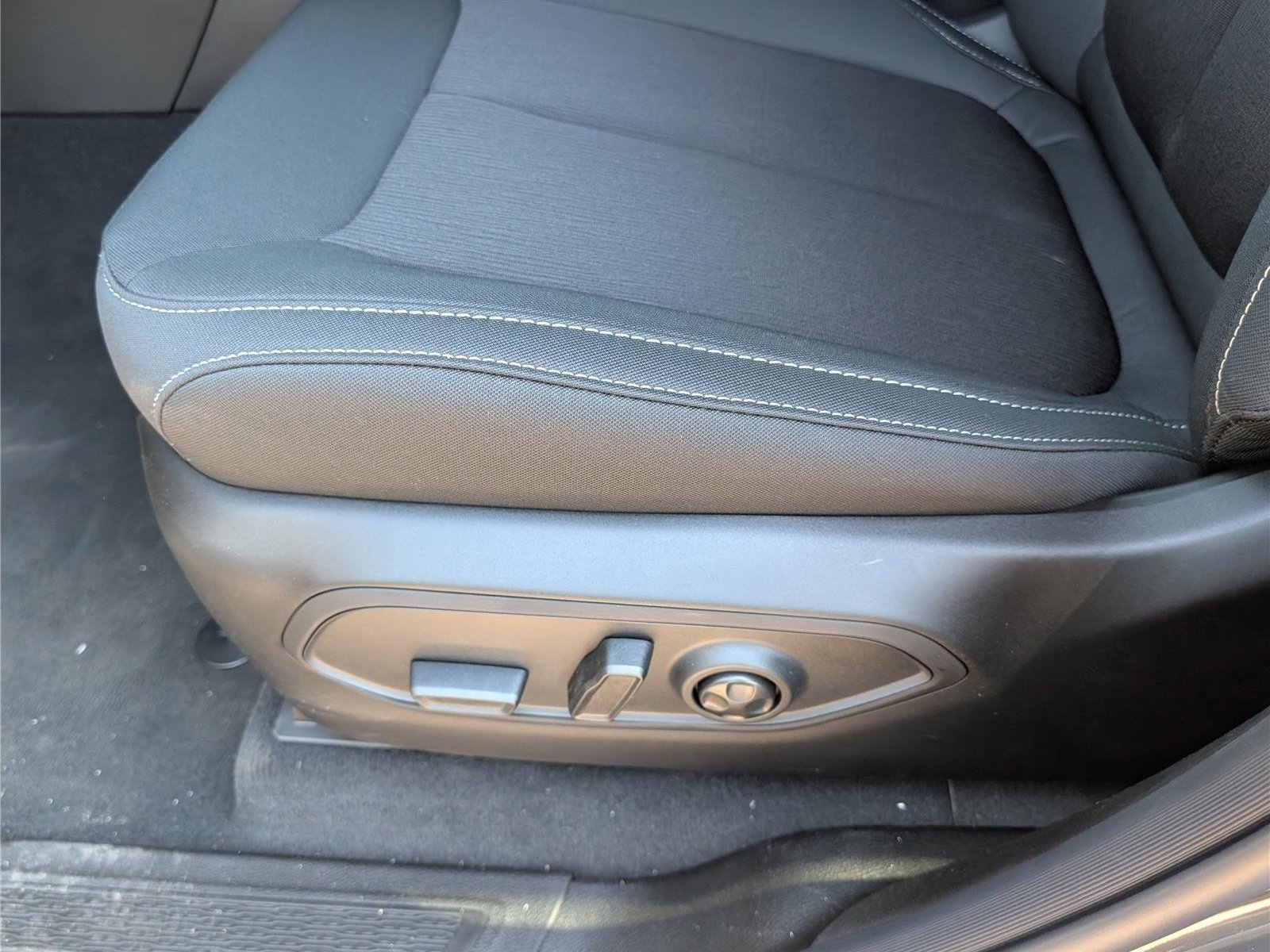New 2026 Jeep Grand Cherokee Laredo AWD/4WD image 16