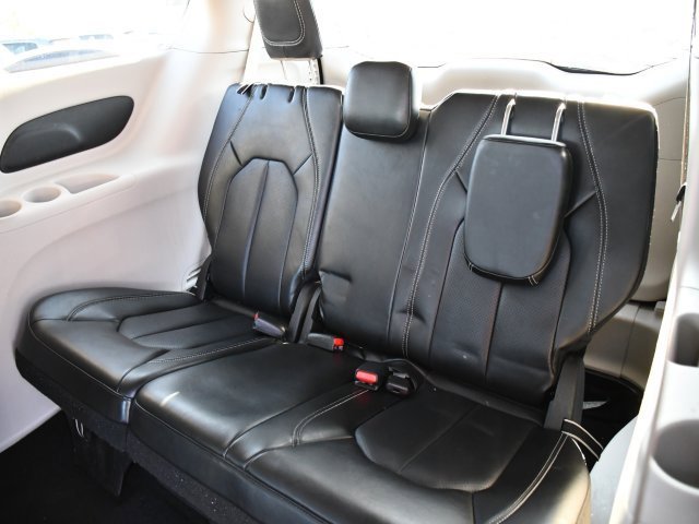 Used 2024 Chrysler Pacifica Touring-L image 22