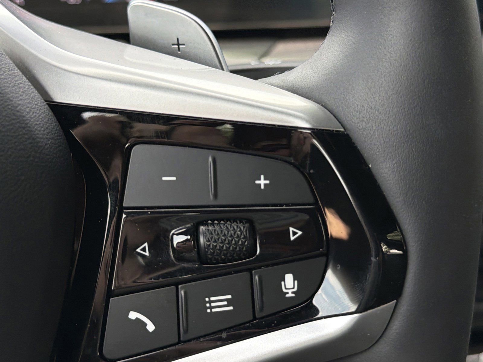 Certified 2025 BMW 330i xDrive Sedan AWD/4WD image 30